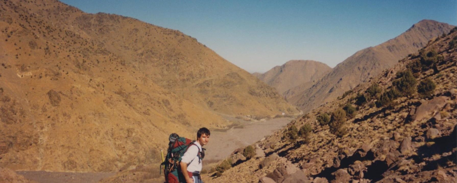 Joaquín con el valle de Imlil delante