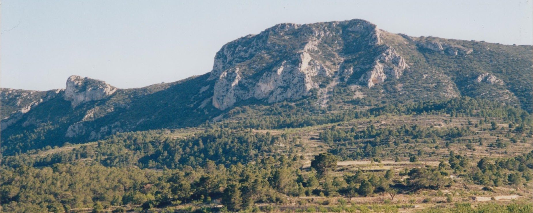 La Peña de La Mina desde las inmediaciones de la Rambla Fonda