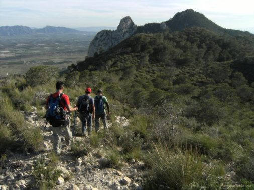 Llegando al Zulum, a la izquierda el Pico del Águila en la Sierra de Orihuela
