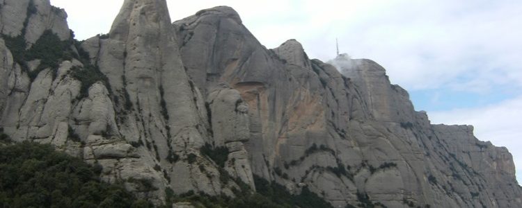 Cavall Bernat y Mirador del Moro entre nubes