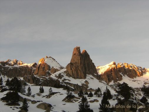 Atardeciendo en Pico de Saboredo, Pico y Agulles d’Amitges