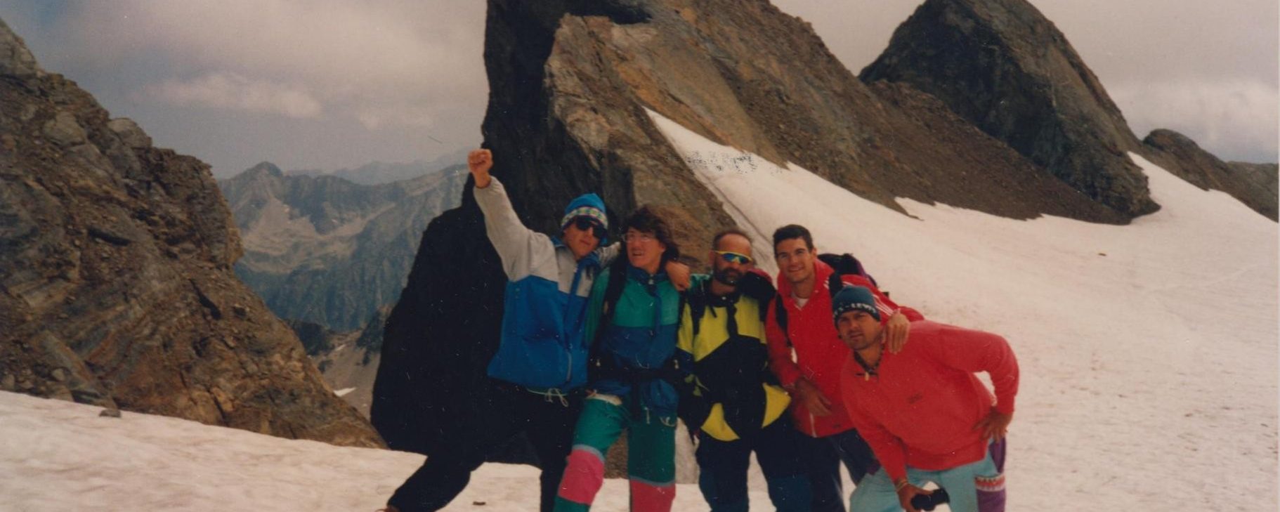 Manolo, Cano, «Henry», Esteban y Paco delante del Pitón Carré y Punta CHausenque.