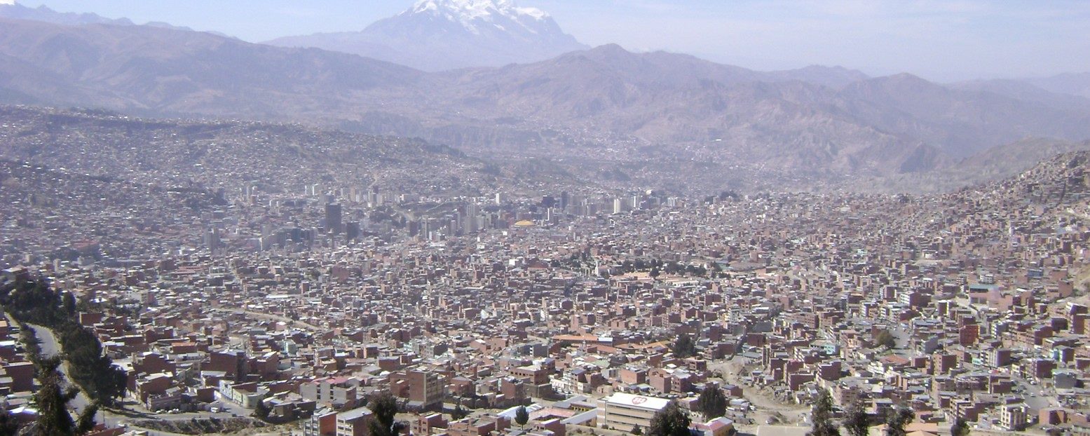 La Paz con el Illimani al fondo