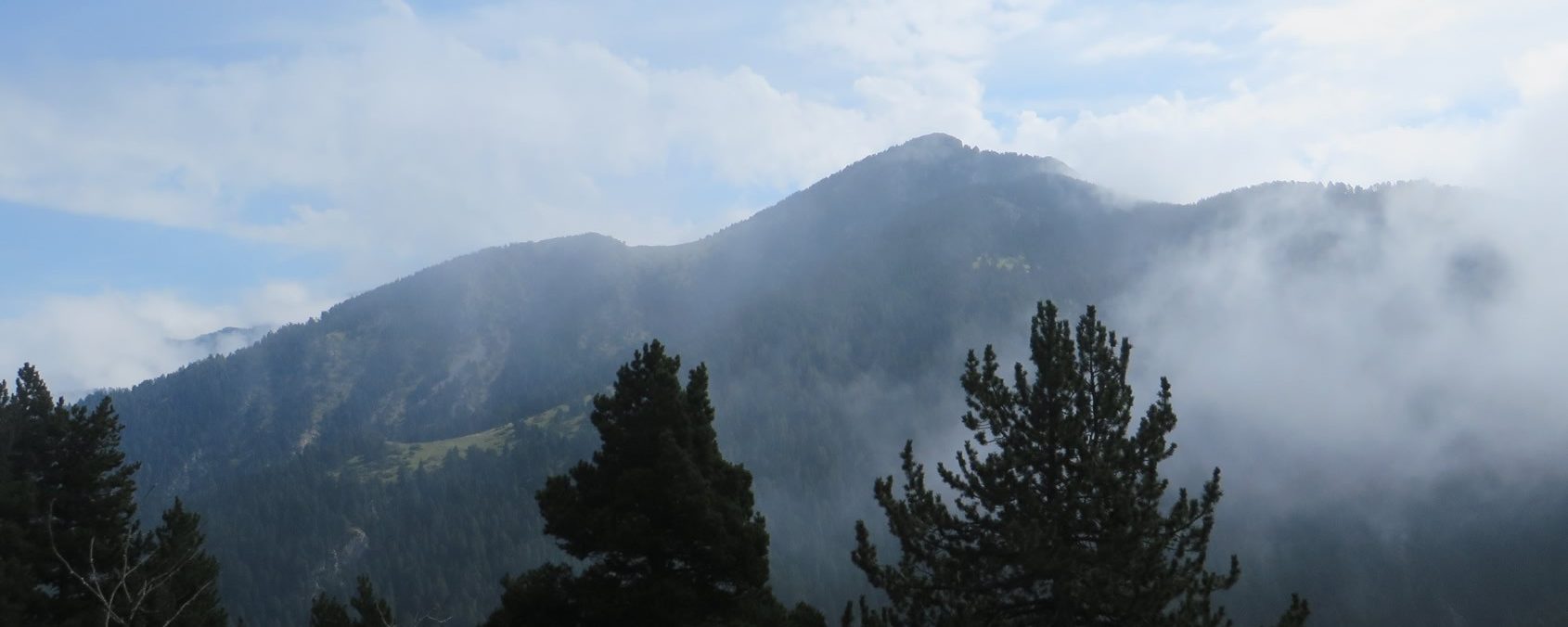 En el centro Les Penyes Altes de Moixeró