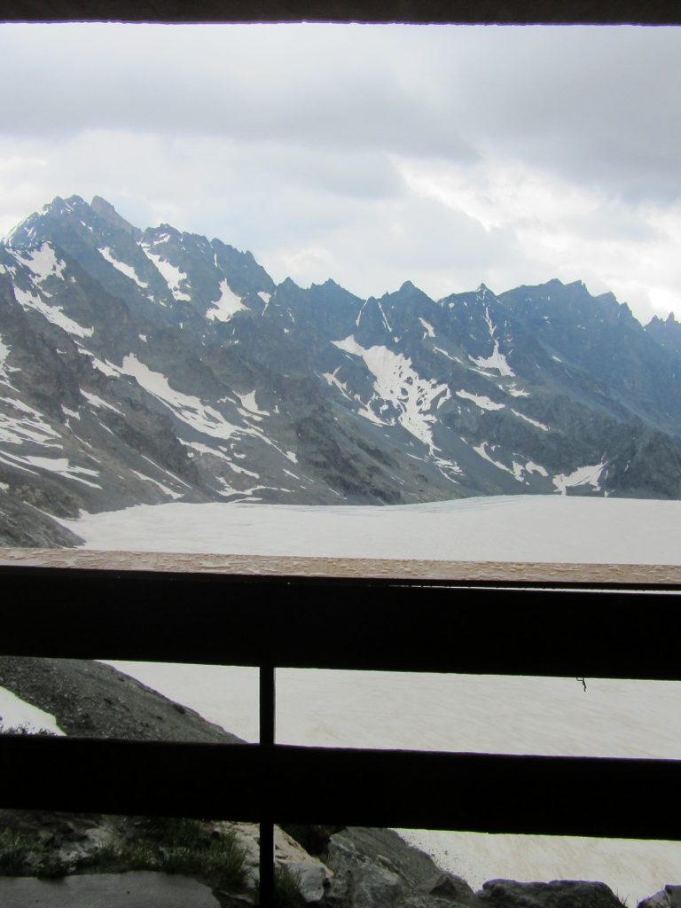 Vistas desde el refugio, el tiempo se va aclarando