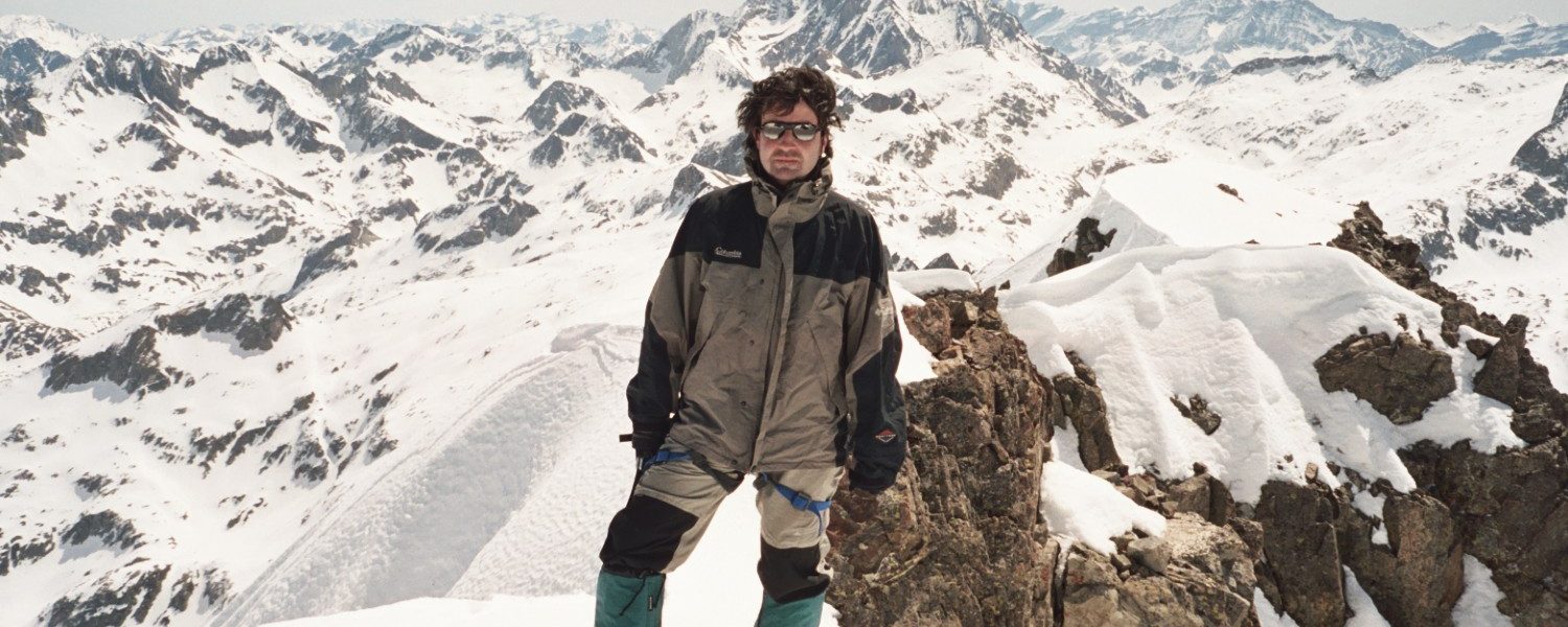 Joaquín en la cima del Gran Facha, 3.005 mts., detrás el Vignemale