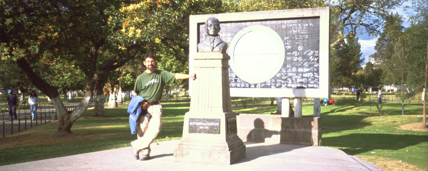 Jesús en el Monumento a Humbolt en Quito, Plaza El Ejido
