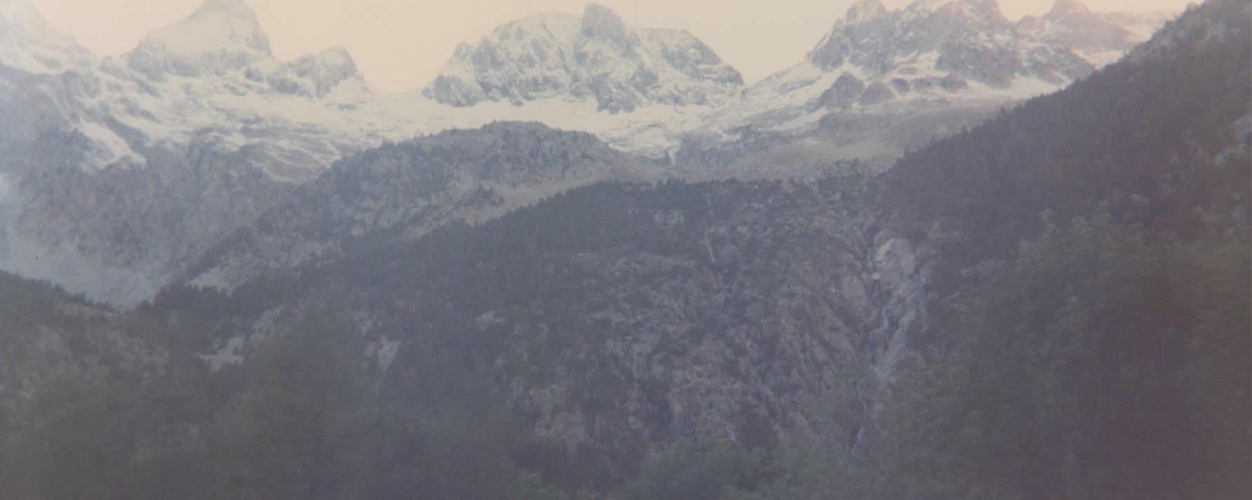 Desde los Baños de Panticosa, a la izquierda el Argualas, en el centro el Garmo Negro y a la derecha Pondiellos