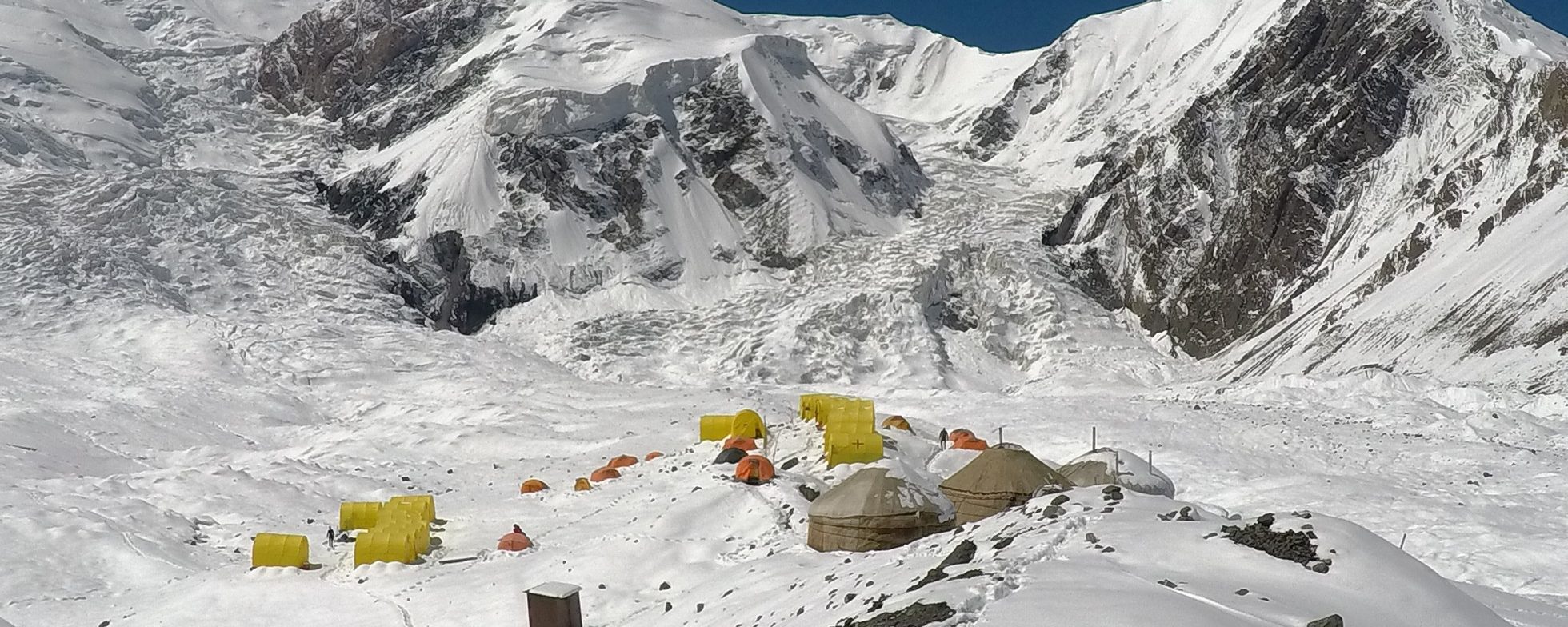 Campo 1 después de la nevada de la noche anterior