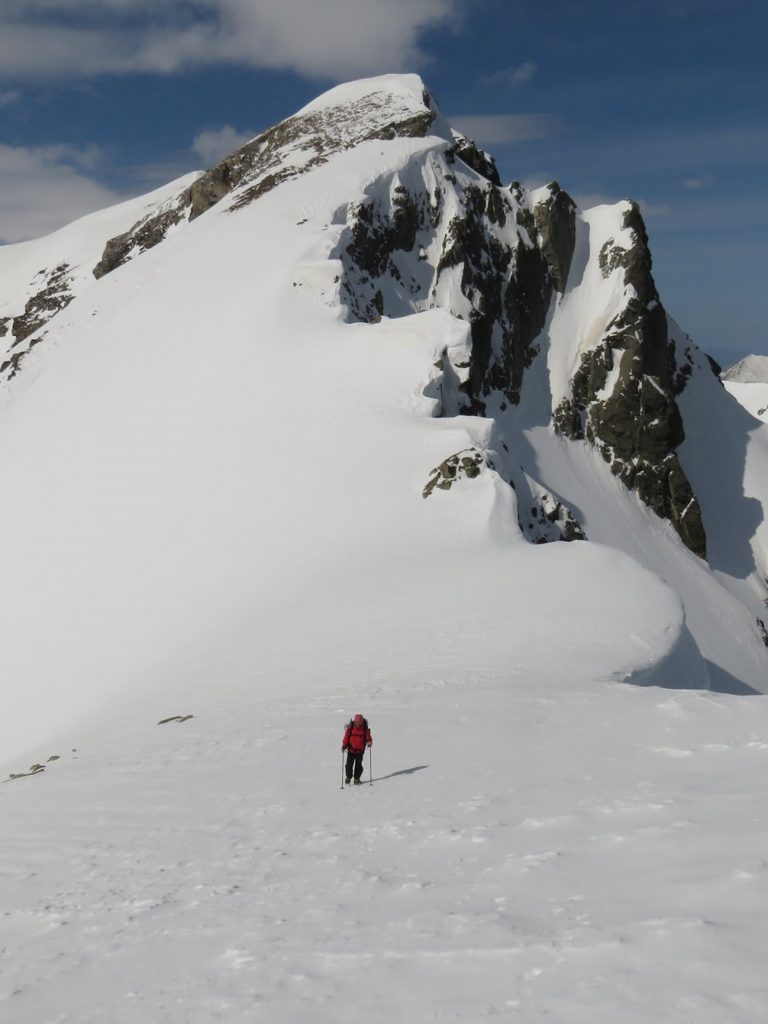 En el Puerto de Gías, 2.911 mts., arriba el Pico de Clarabide