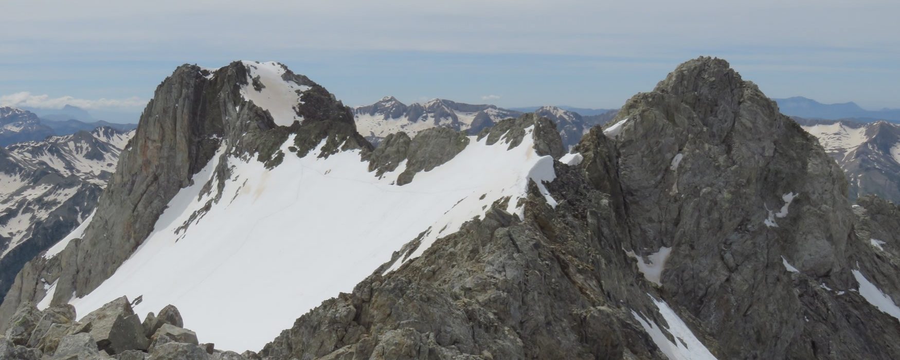 A la izquierda el Argualas y a la derecha el Algas desde la cima del Algas Norte