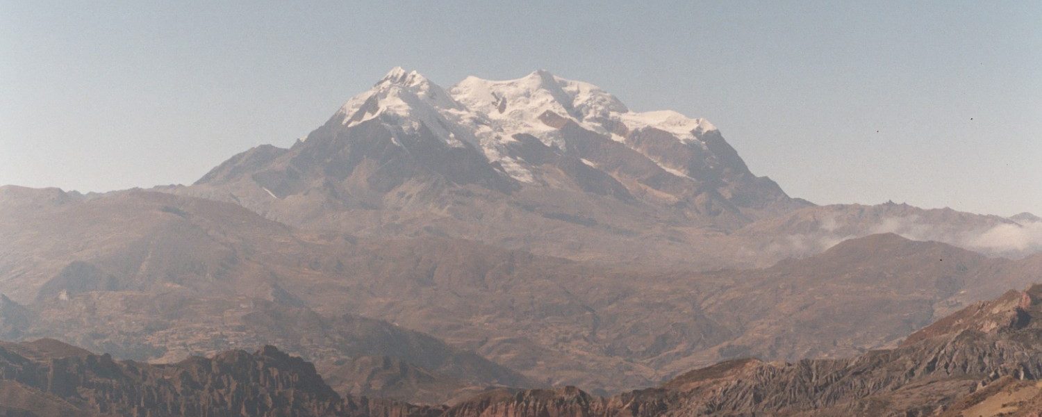 El Illimani desde las afueras de Bolivia
