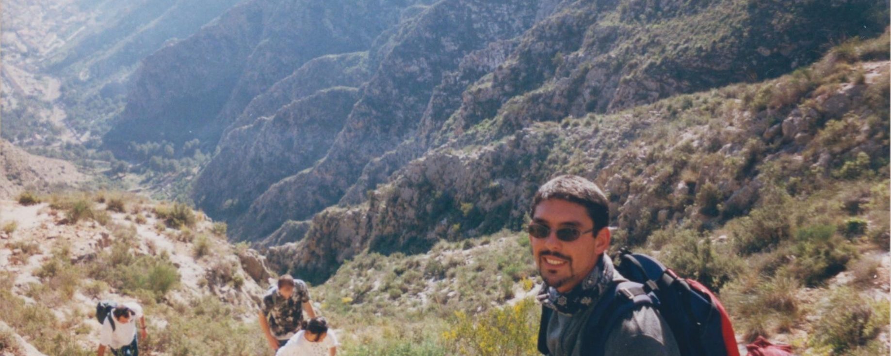 Delante Jesús subiendo al cordal entre la Cruz de Enmedio y el San Bernardo