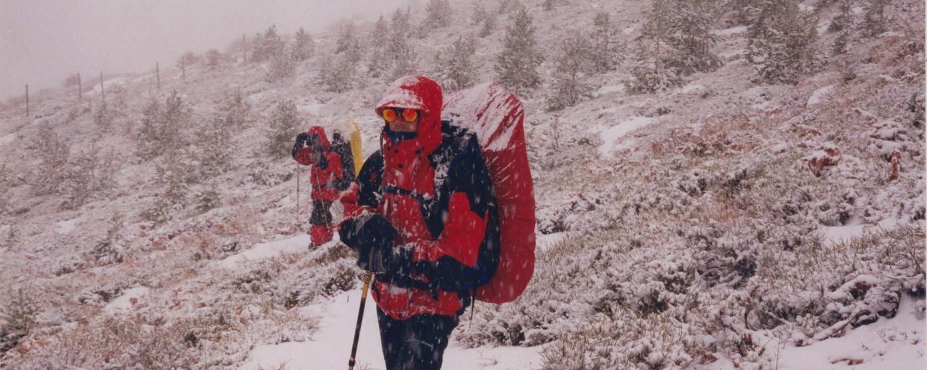 Delante Quique bajando a Trevélez