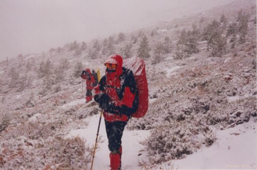 Delante Quique bajando a Trevélez