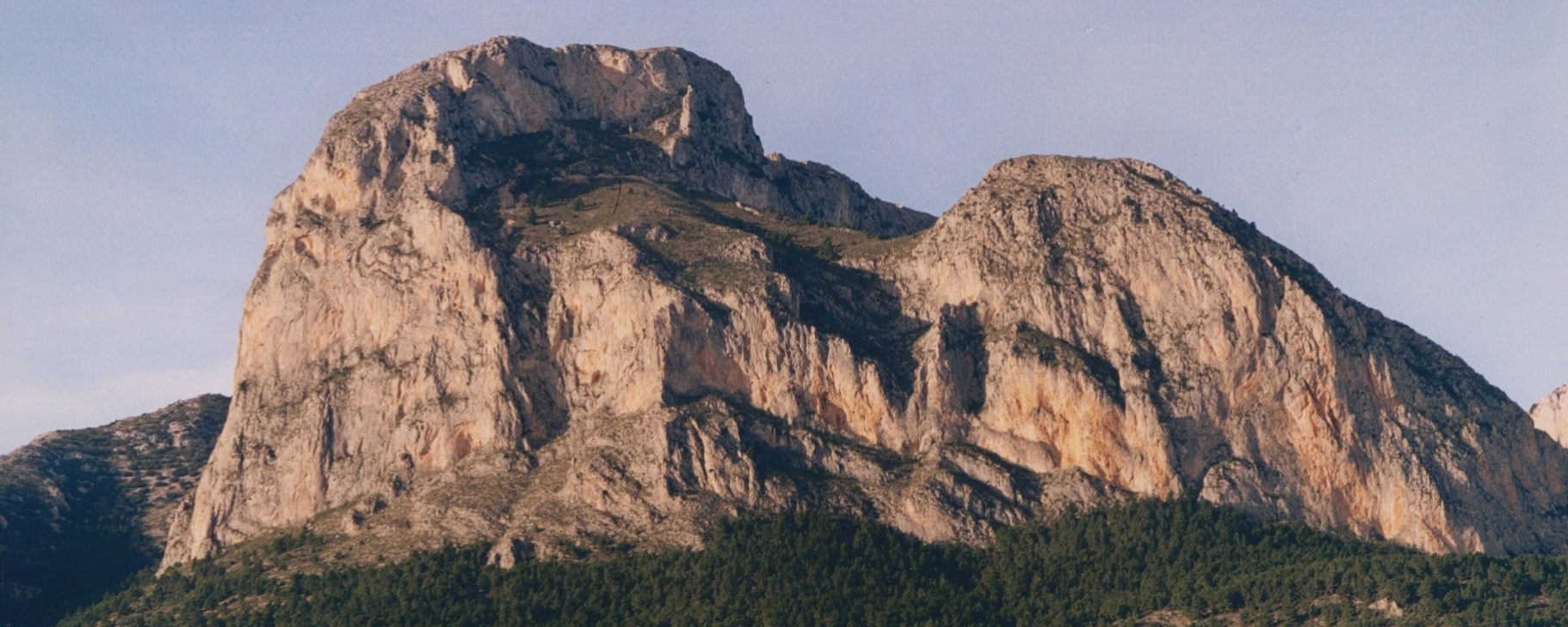 El León Dormido. Paredes del Ponoch