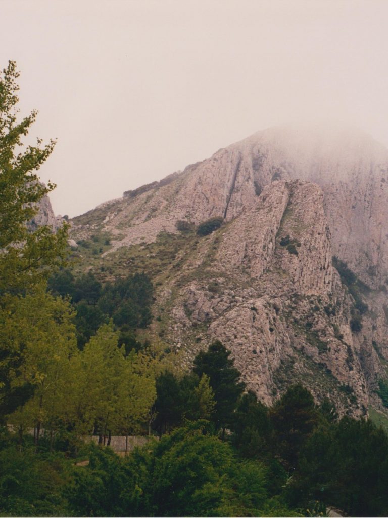 Penya Alta o Cerro de Los Parados sobre la Font dels Teixos