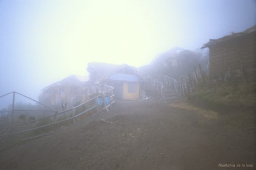 Niebla en la entrada al Refugio de la cara sur del Cotopaxi, 3.990 mts.